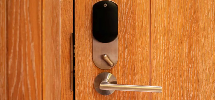 Automatic Locking Door Knob Prunedale